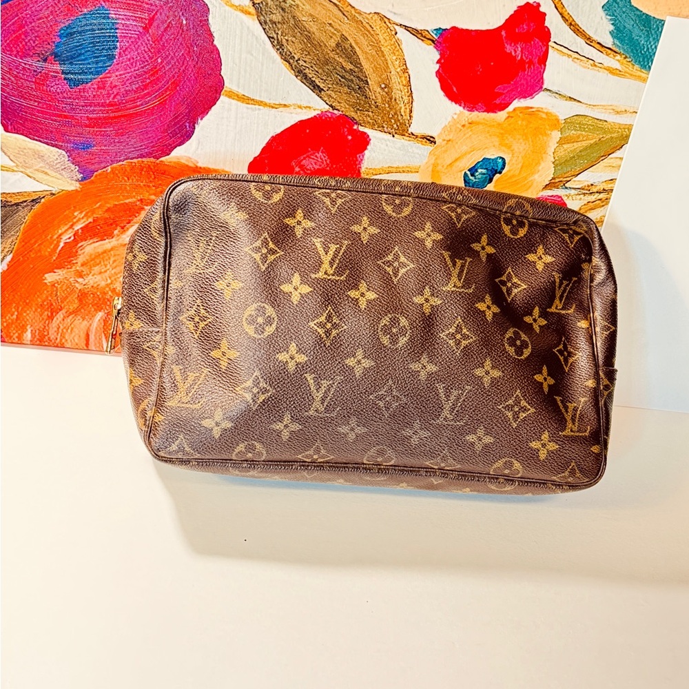 Louis Vuitton Brown and Gold Monogram Toiletry bag - Picture 12 of 15